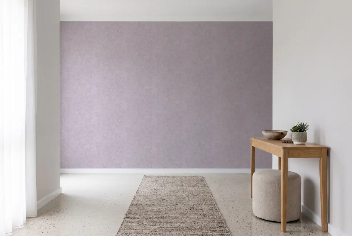 Шпалери Texdecor Patine штукатурка серо-фіолетовий PAI100225140 в інтер'єрі